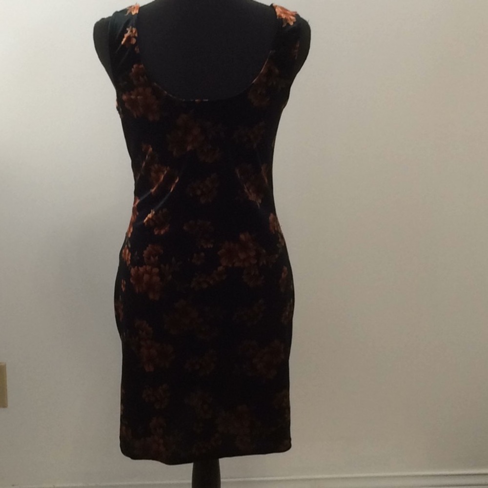 Free press black floral velvet dress NWT. - Picture 2 of 4